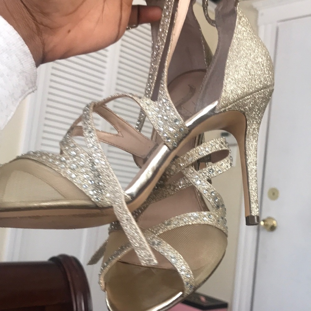 Gold heels - Picture 3 of 4